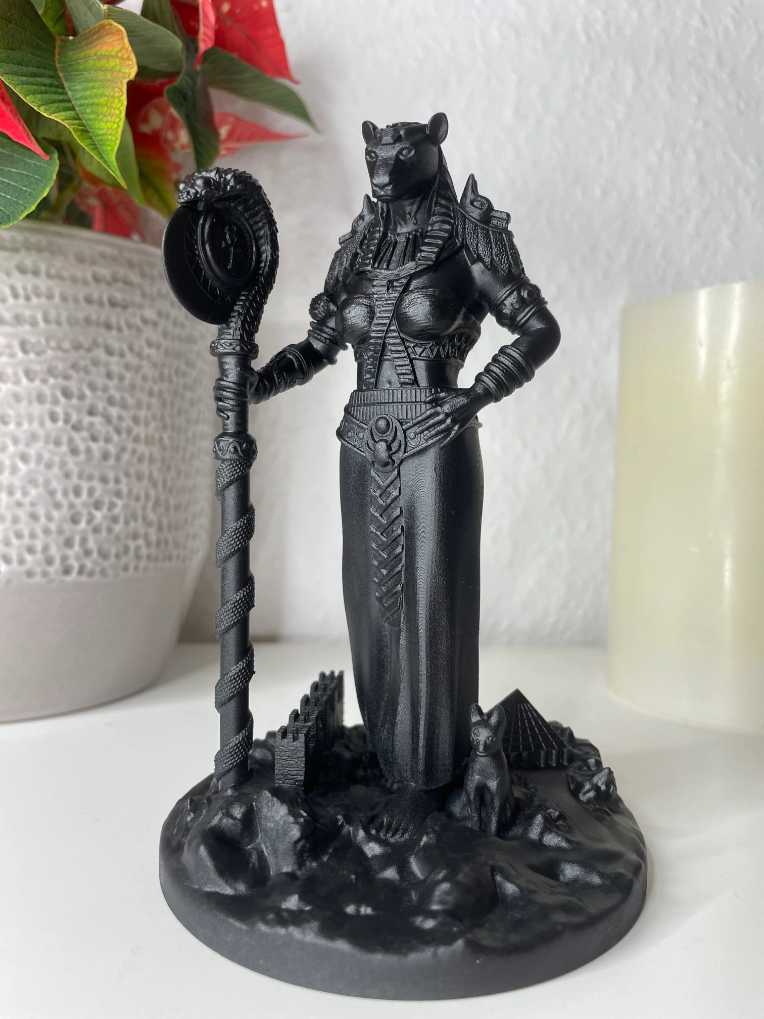 Statue der Bastet – Ägyptische Göttin des Schutzes, der Freude & der Katzen, Figurine Handbemalt – Altar Miniatur Dekoration